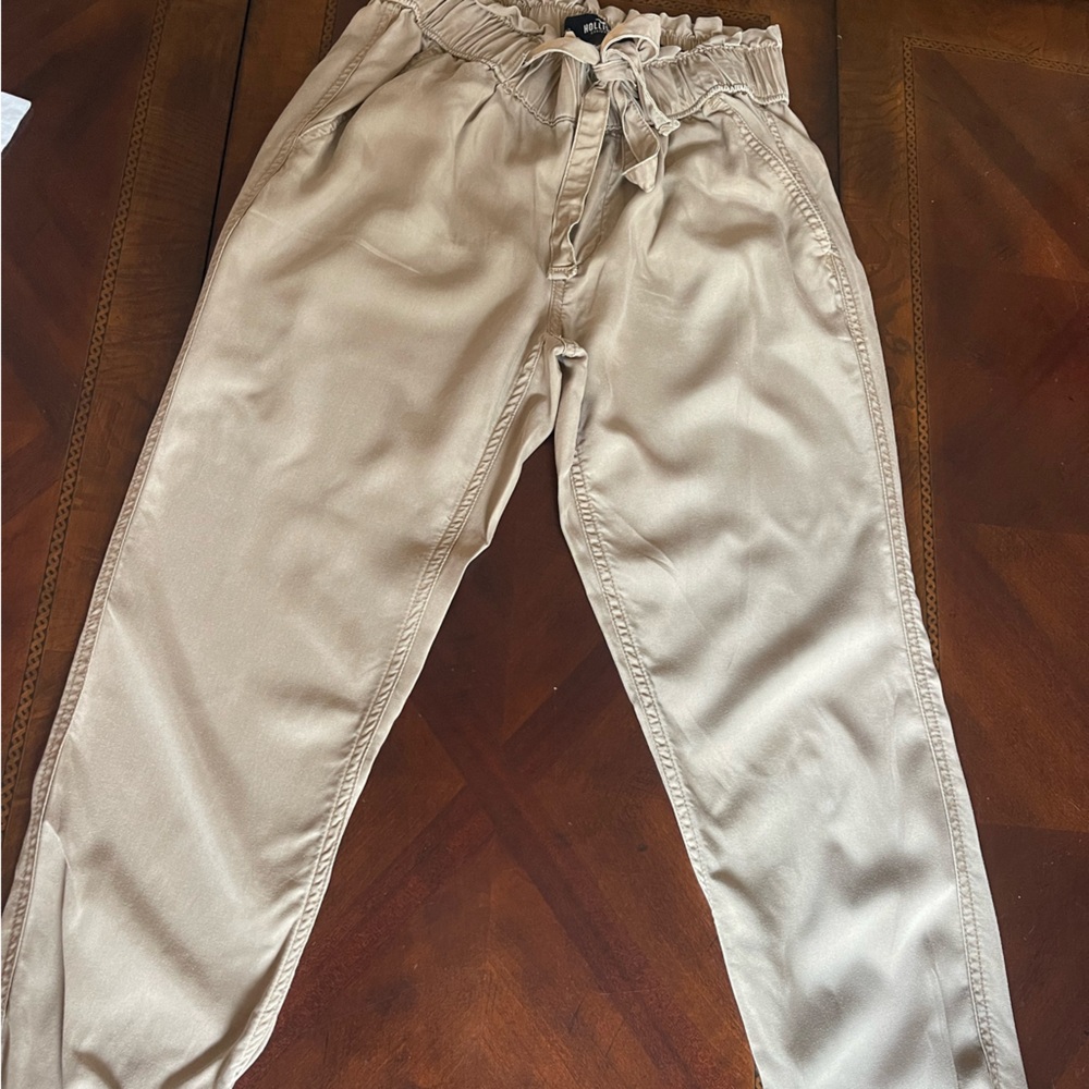 Hollister High Rise Khaki Joggers Size XS